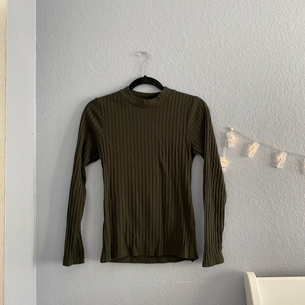 Green long sleeve turtleneck